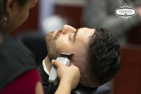 Straight Razor Shaving vs. Safety Razor Shaving: Which is Right for You